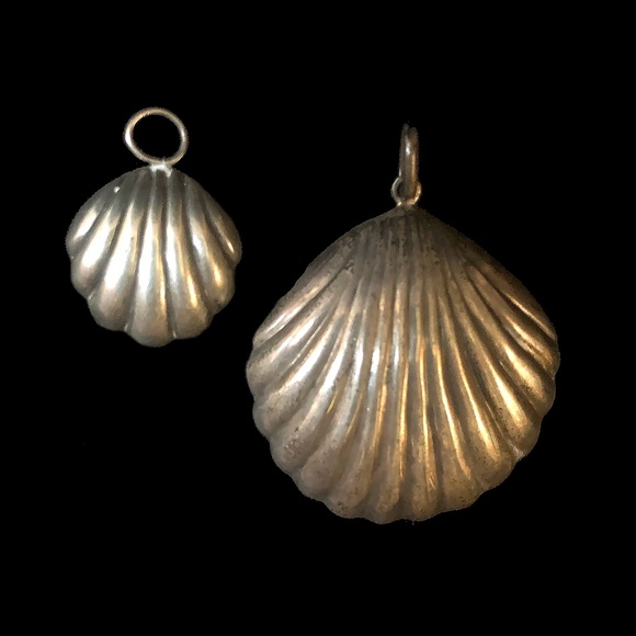 Vintage Set Oxidized Hollow + Puffy Shell Pendants - Picture 2 of 8